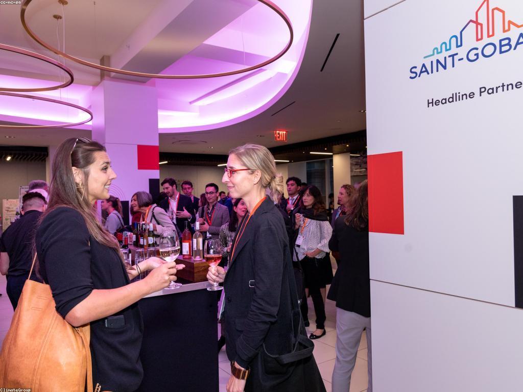 យុទ្ធសាស្ត្របាញ់តិច: ការបង្កើតអ្វីថ្មីក្នុងការទាក់ទងនឹងអតិថិជន